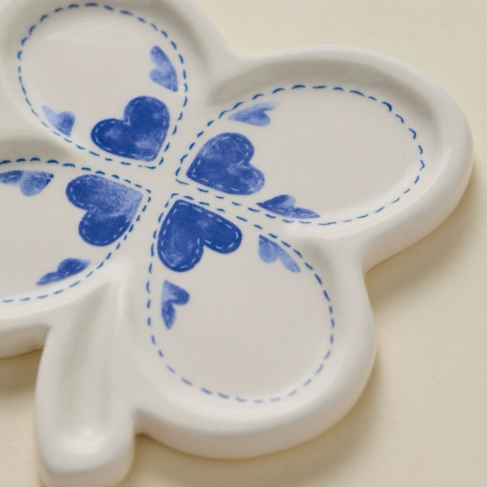 Country Icon Shape - Clover Ceramic Catch-All Dish
Brand NIB Blue & White
